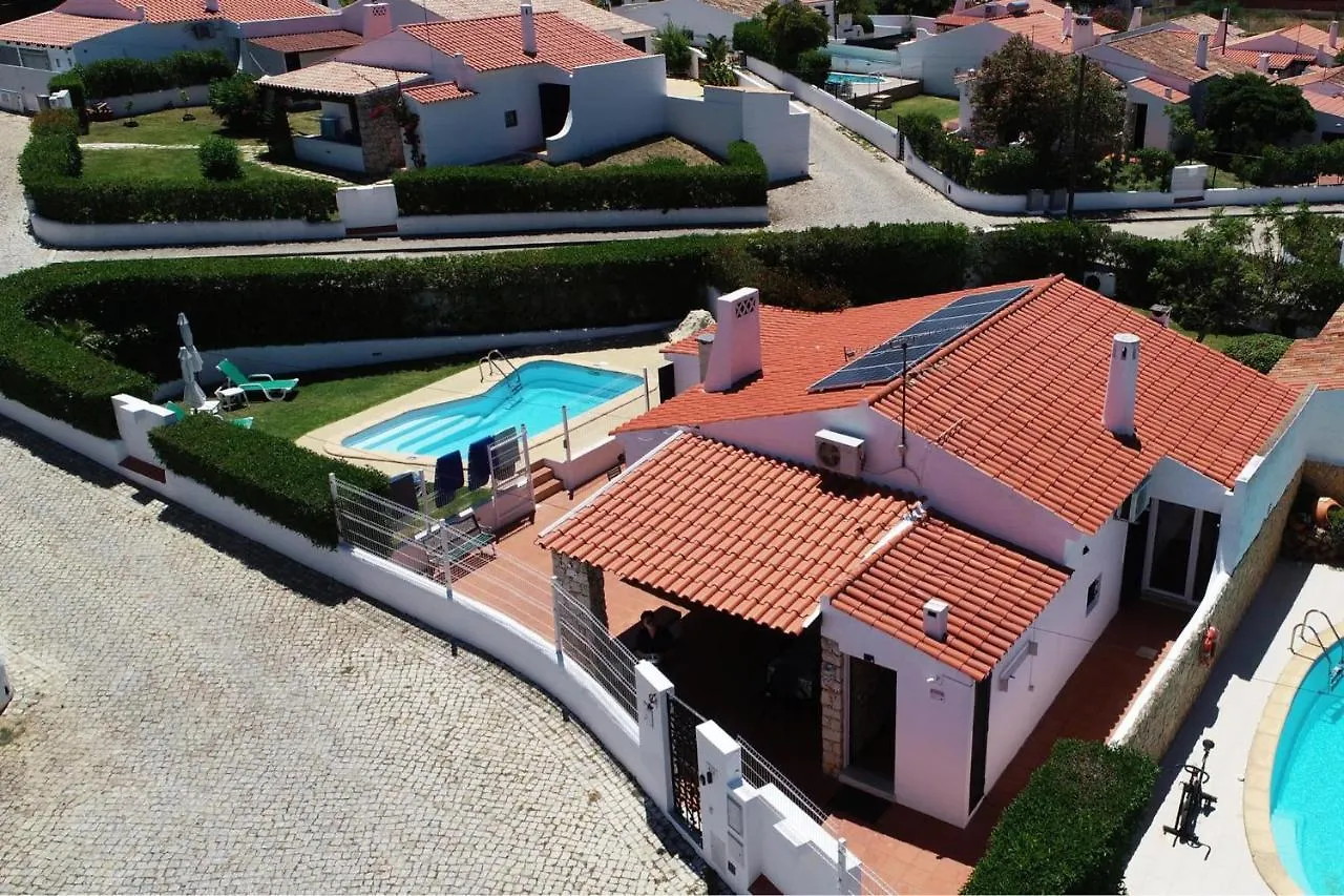 Lotus Villa, אלבופיירה וילה
