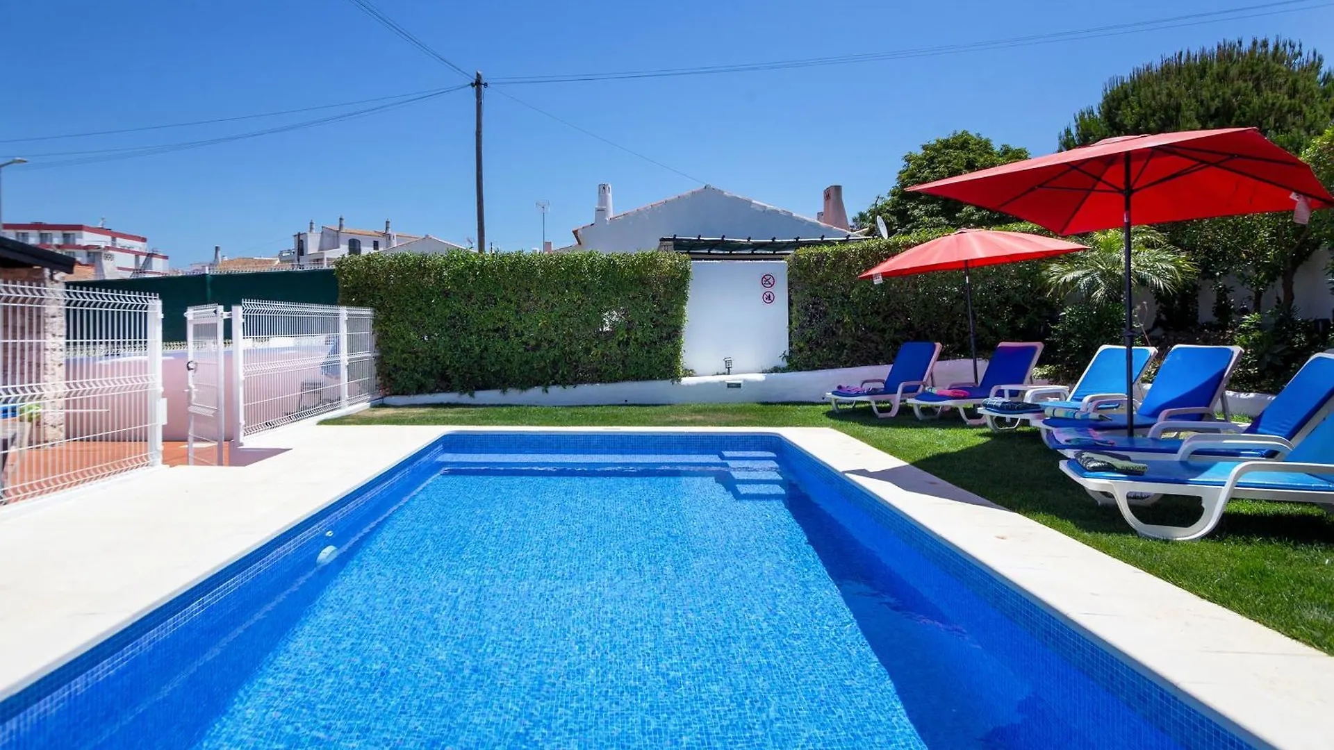 Lotus Villa, אלבופיירה וילה